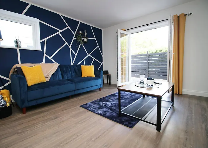 Casa Di Pietra - Cardiff City Centre Apartment With Patio, Free Private Parking
