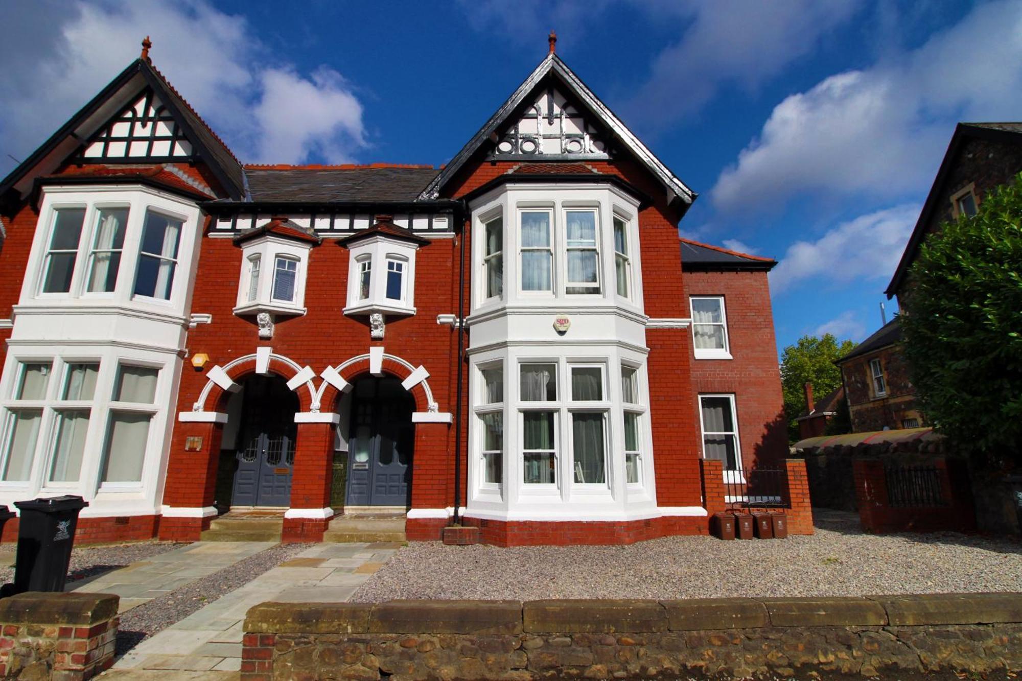 Casa Di Pietra - Centre With Patio, Free Private Parking Apartment Cardiff