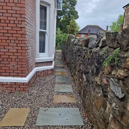 Casa Di Pietra - Cardiff City Centre Apartment With Patio, Free Private Parking Exterior photo