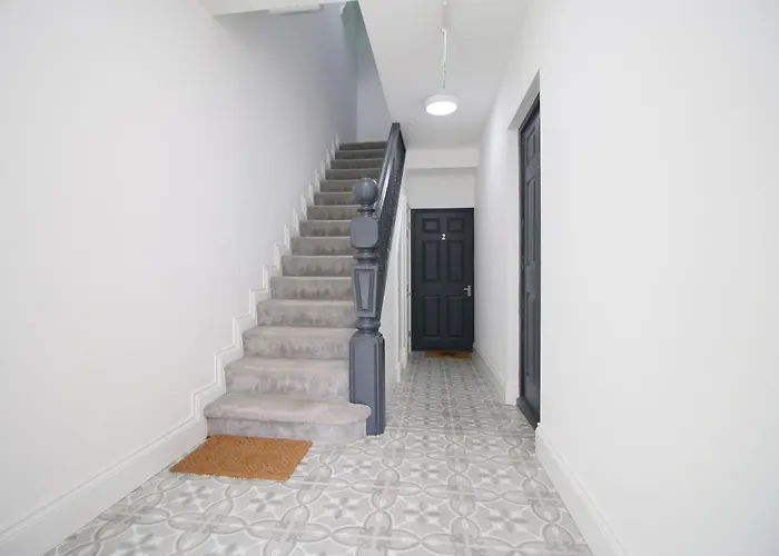 Casa Di Pietra - Cardiff City Centre Apartment With Patio, Free Private Parking
