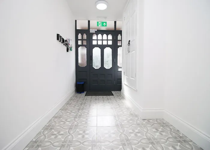 Casa Di Pietra - Cardiff City Centre Apartment With Patio, Free Private Parking