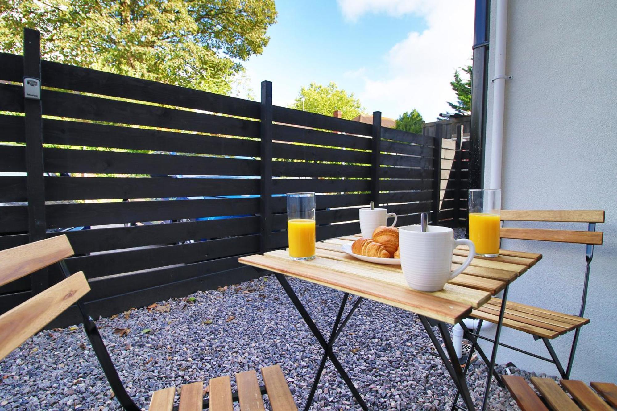Casa Di Pietra - Centre With Patio, Free Private Parking Apartment