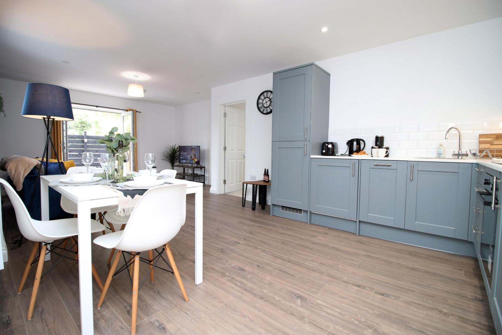 Casa Di Pietra - Centre With Patio, Free Private Parking * Cardiff